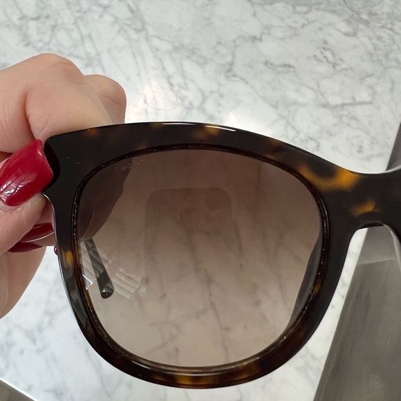 Giorgio Armani AR 8011 Sunglasses - Picture 8 of 11